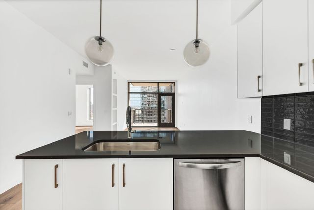 1212 Demonbreun St Apt 1210, Nashville, TN 37203