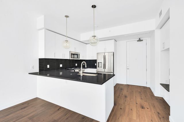 1212 Demonbreun St Apt 1210, Nashville, TN 37203