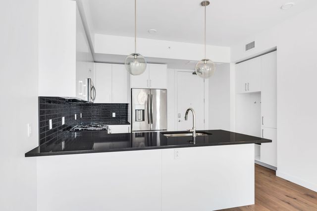 1212 Demonbreun St Apt 1210, Nashville, TN 37203