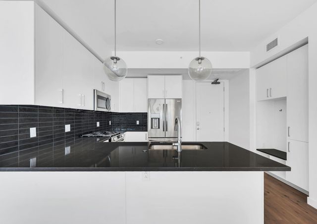 1212 Demonbreun St Apt 1210, Nashville, TN 37203