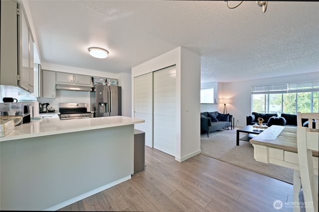 1012 E Laurel Street, Kent, WA 98030