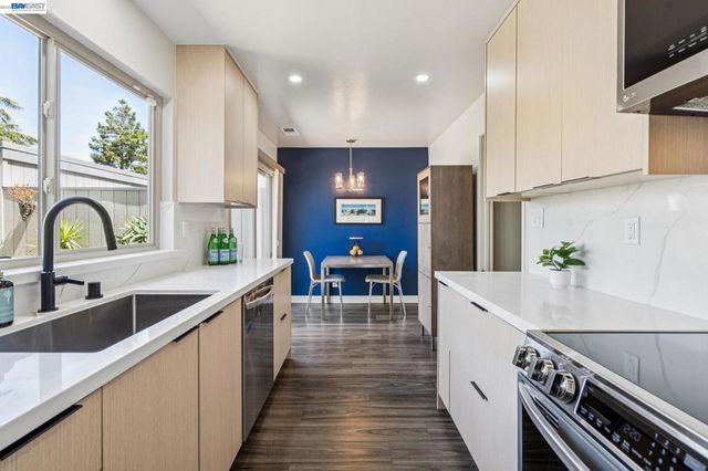 3430 Camanoe Ln, Alameda, CA 94502
