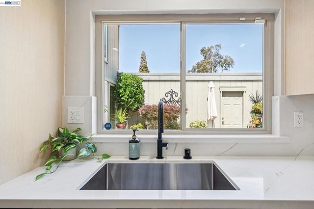 3430 Camanoe Ln, Alameda, CA 94502