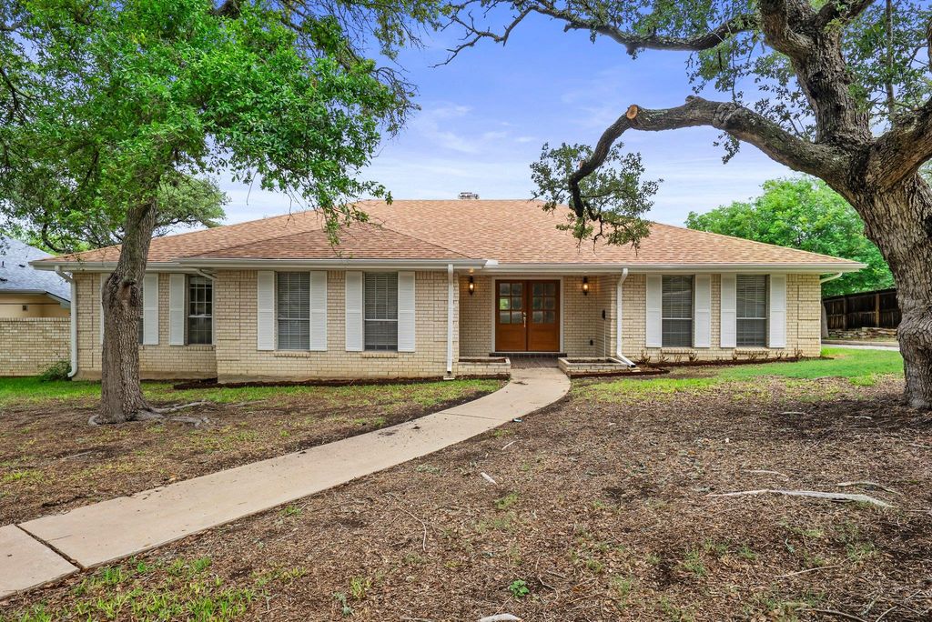 406 N Coronado DR, Kerrville, TX 78028