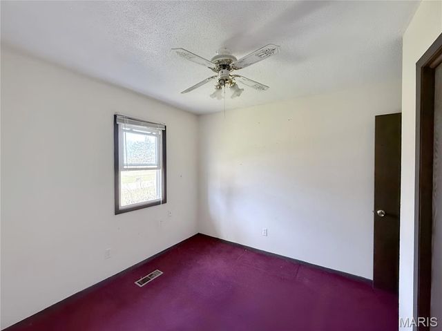 543 Frontier Lane, Bourbon, MO 65441