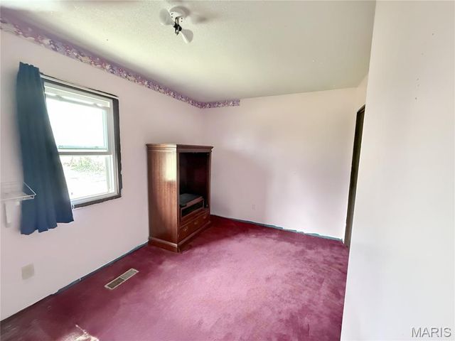 543 Frontier Lane, Bourbon, MO 65441