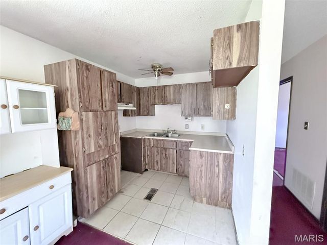 543 Frontier Lane, Bourbon, MO 65441