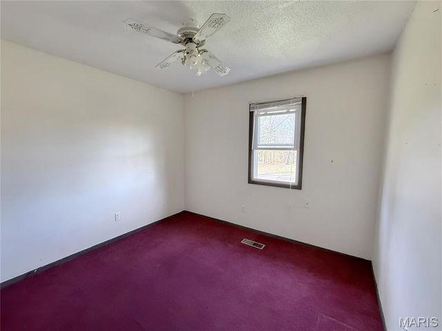 543 Frontier Lane, Bourbon, MO 65441