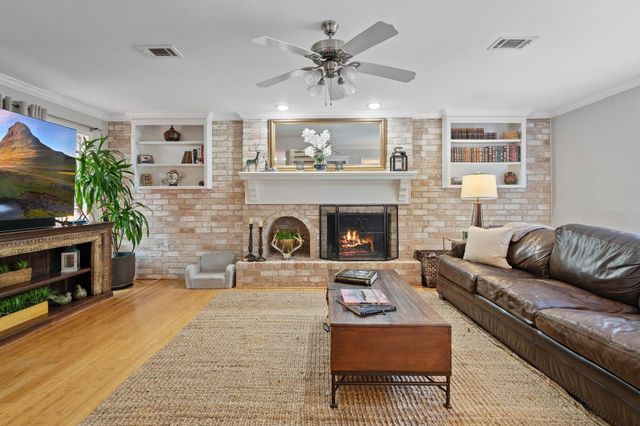 2828 S Logrun Circle, The Woodlands, TX 77380