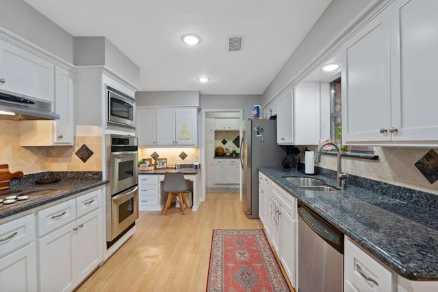 2828 S Logrun Circle, The Woodlands, TX 77380