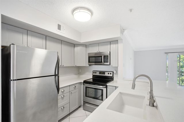 2400 FEATHER SOUND DRIVE 236, Clearwater, FL 33762