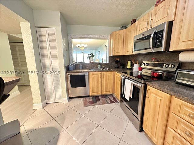 3910 Inverrary Blvd 202-B, Lauderhill, FL 33319