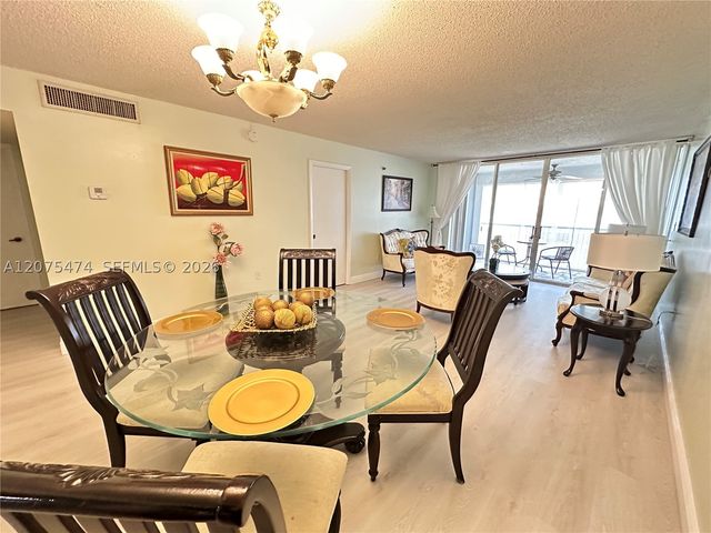 3910 Inverrary Blvd 202-B, Lauderhill, FL 33319