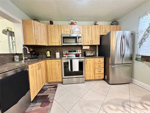 3910 Inverrary Blvd 202-B, Lauderhill, FL 33319