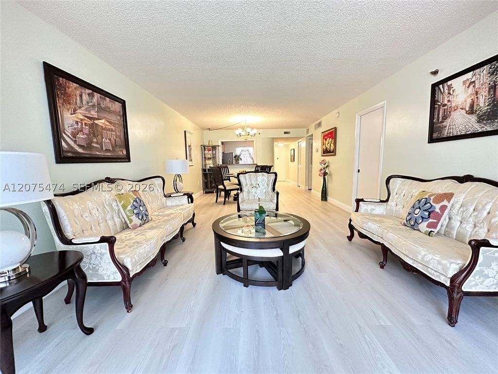 3910 Inverrary Blvd 202-B, Lauderhill, FL 33319