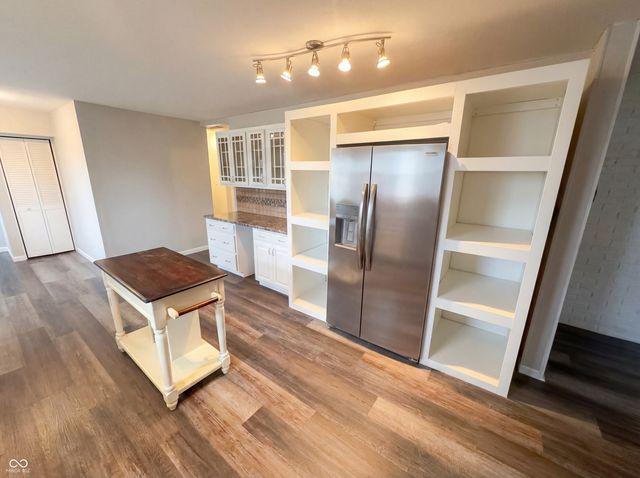 2122 Danbury Drive, Indianapolis, IN 46231
