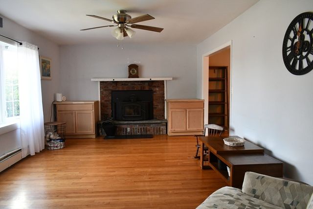 583 Whetstone Hill Rd, Somerset, MA 02726