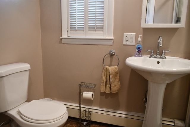 583 Whetstone Hill Rd, Somerset, MA 02726