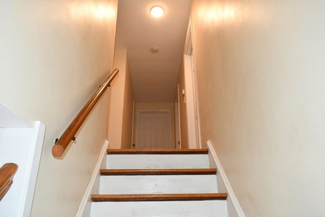 583 Whetstone Hill Rd, Somerset, MA 02726