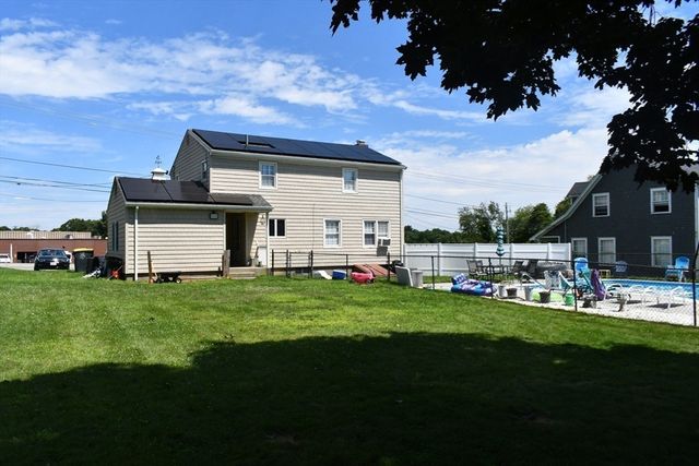 583 Whetstone Hill Rd, Somerset, MA 02726