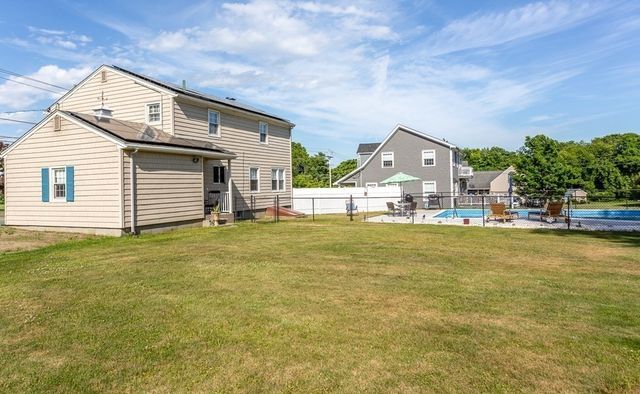 583 Whetstone Hill Rd, Somerset, MA 02726