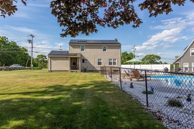 583 Whetstone Hill Rd, Somerset, MA 02726