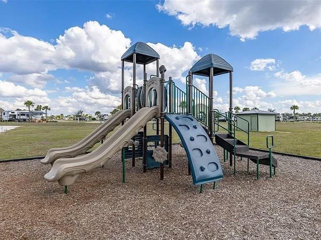 54 TIKI TURN E, Lake Wales, FL 33898