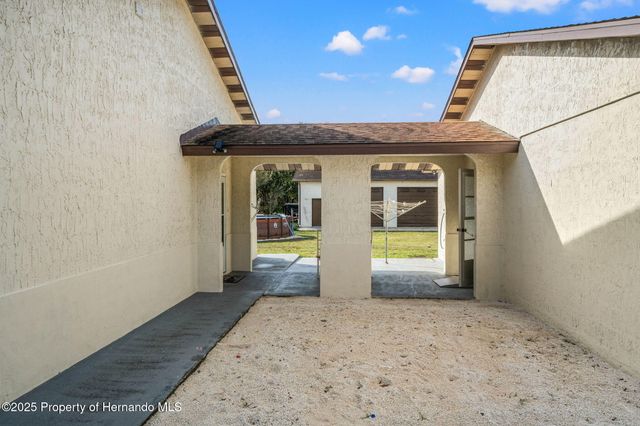 18801 Orange Hill Drive, Hudson, FL 34667