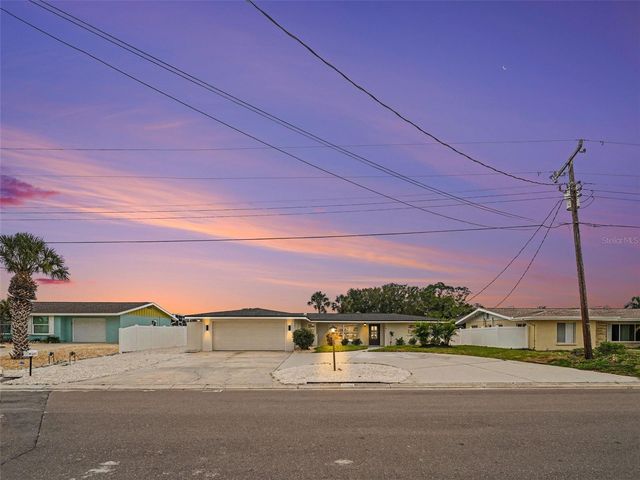 9911 ROYAL PALM DRIVE, Bradenton, FL 34210