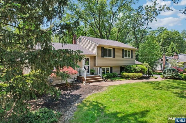 40 Fairhaven Drive, Allendale, NJ 07401