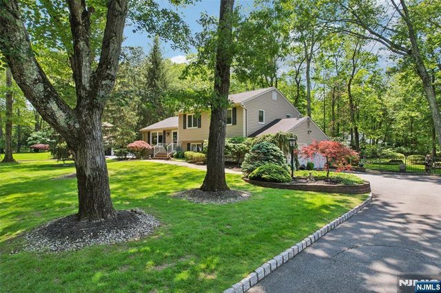 40 Fairhaven Drive, Allendale, NJ 07401