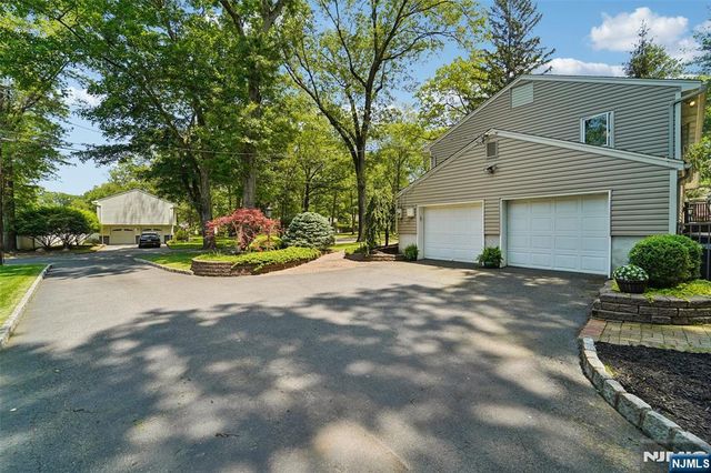 40 Fairhaven Drive, Allendale, NJ 07401