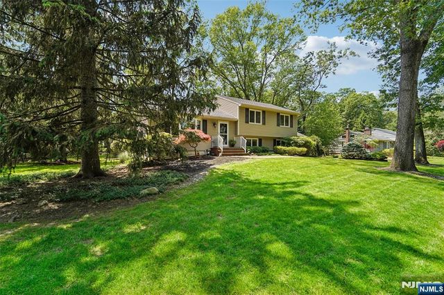 40 Fairhaven Drive, Allendale, NJ 07401