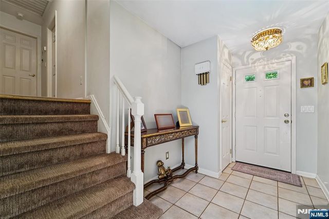40 Fairhaven Drive, Allendale, NJ 07401