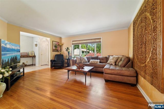 40 Fairhaven Drive, Allendale, NJ 07401