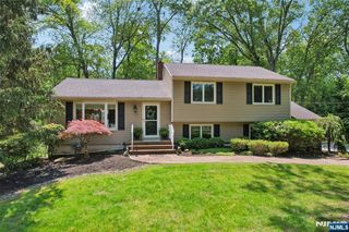 40 Fairhaven Drive, Allendale, NJ 07401