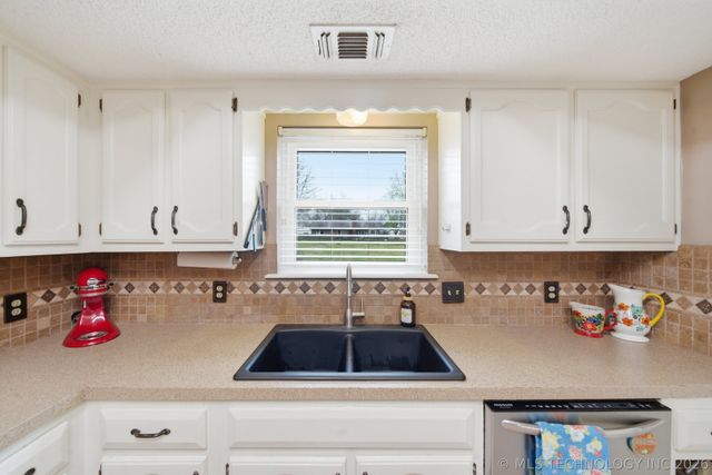 23512 E 95th Street, Broken Arrow, OK 74014