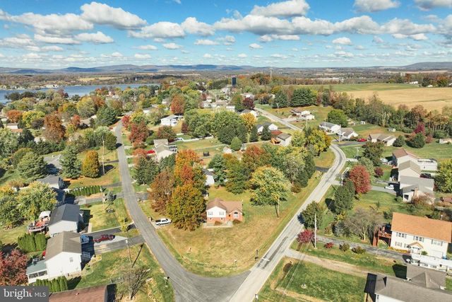 42 PEMBERTON DR, East Berlin, PA 17316