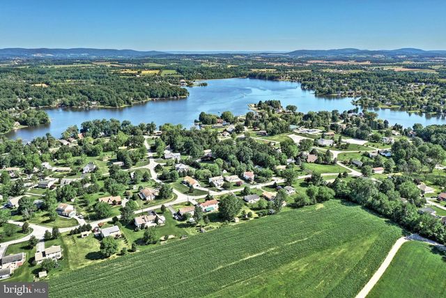 42 PEMBERTON DR, East Berlin, PA 17316