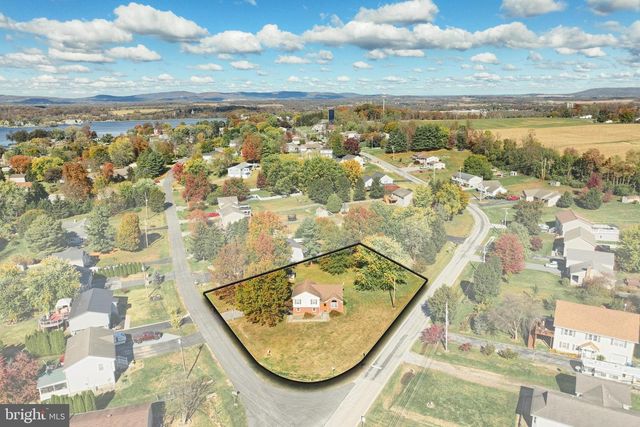 42 PEMBERTON DR, East Berlin, PA 17316