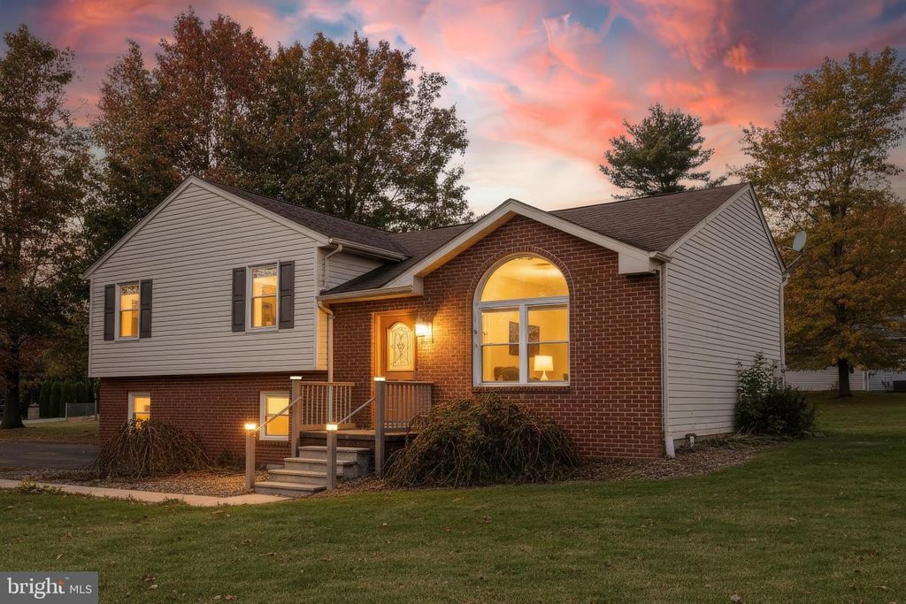 42 PEMBERTON DR, East Berlin, PA 17316