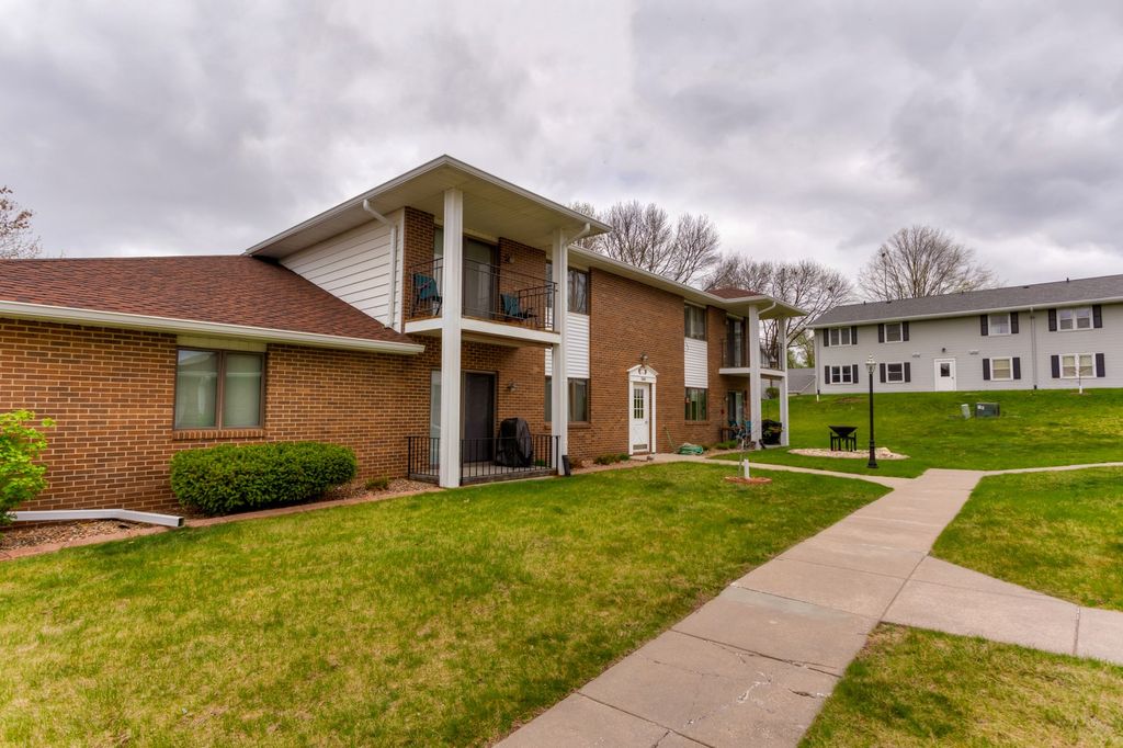 1168 49th Street 1, West Des Moines, IA 50266