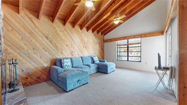 9620 E Calusa Club Dr, Miami, FL 33186