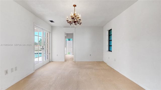 9620 E Calusa Club Dr, Miami, FL 33186