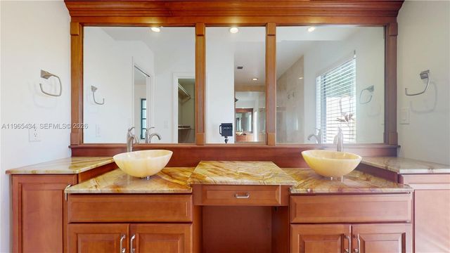 9620 E Calusa Club Dr, Miami, FL 33186