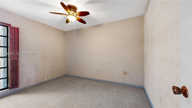 9620 E Calusa Club Dr, Miami, FL 33186