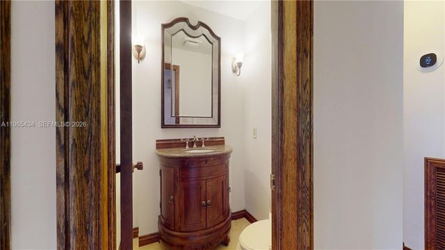 9620 E Calusa Club Dr, Miami, FL 33186