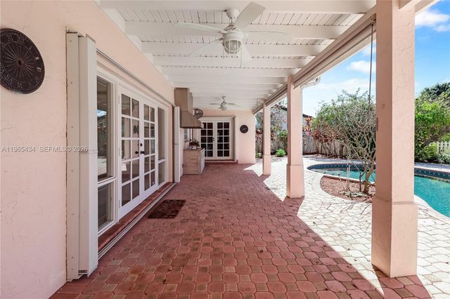 9620 E Calusa Club Dr, Miami, FL 33186