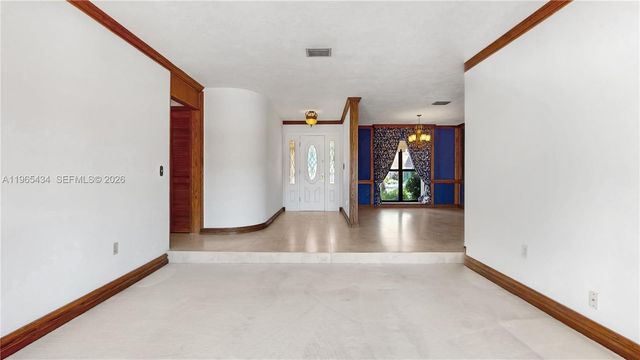 9620 E Calusa Club Dr, Miami, FL 33186