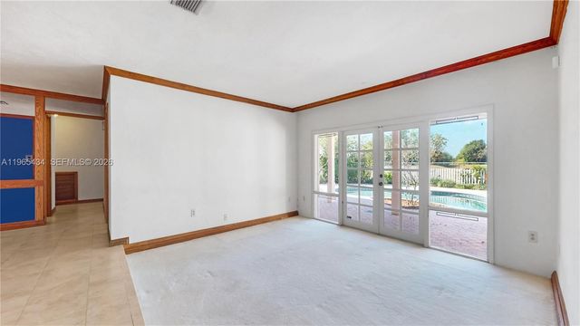 9620 E Calusa Club Dr, Miami, FL 33186